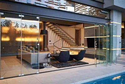 Portas de vidro bifold sem moldura